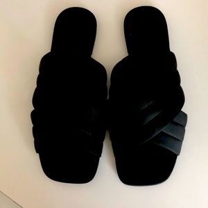🩶 Zara Quilted Slides 🩶